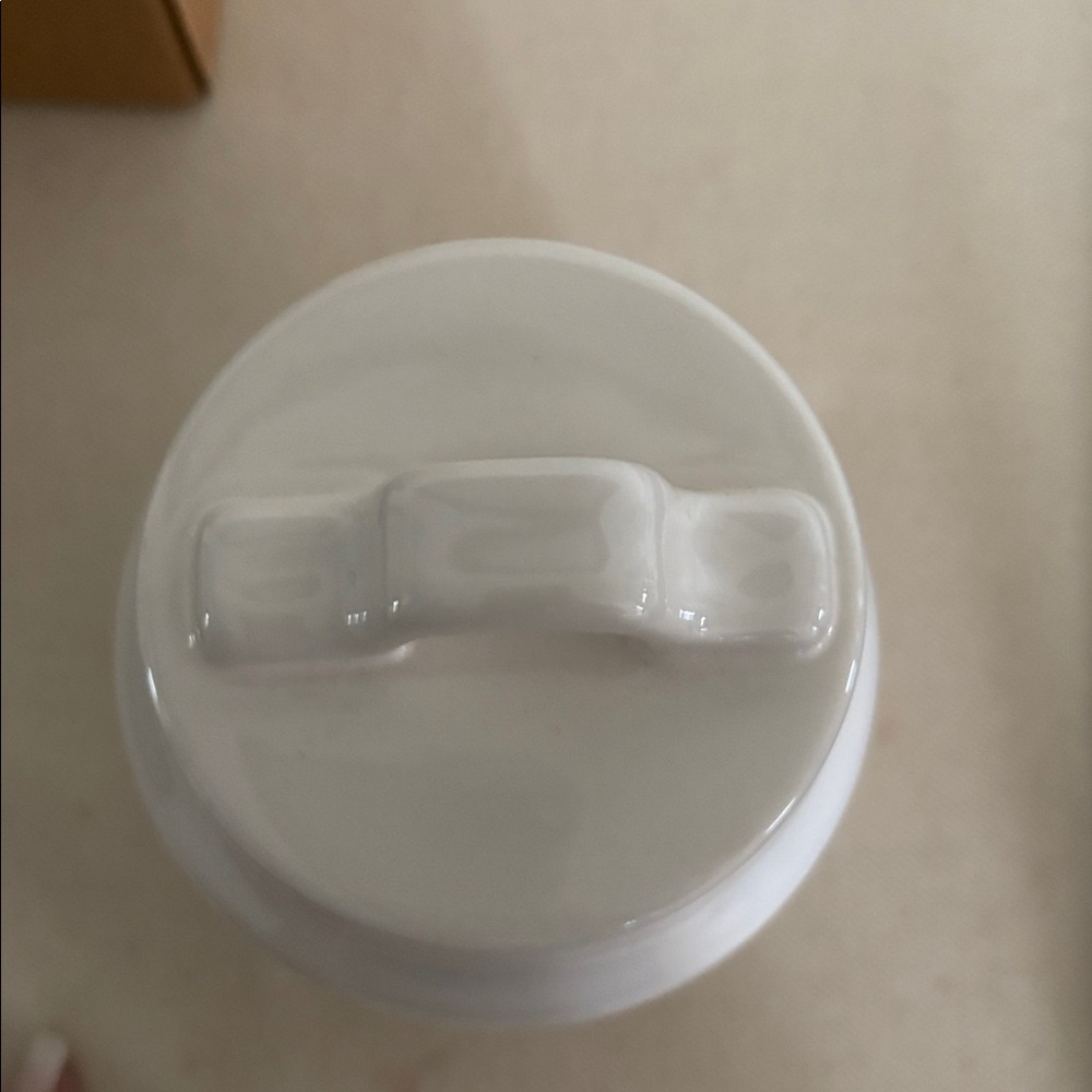 RD SALE! NWOT- Rae Dunn (Queen Bee) Artisan Collection Ceramic Jar - Picture 2 of 5